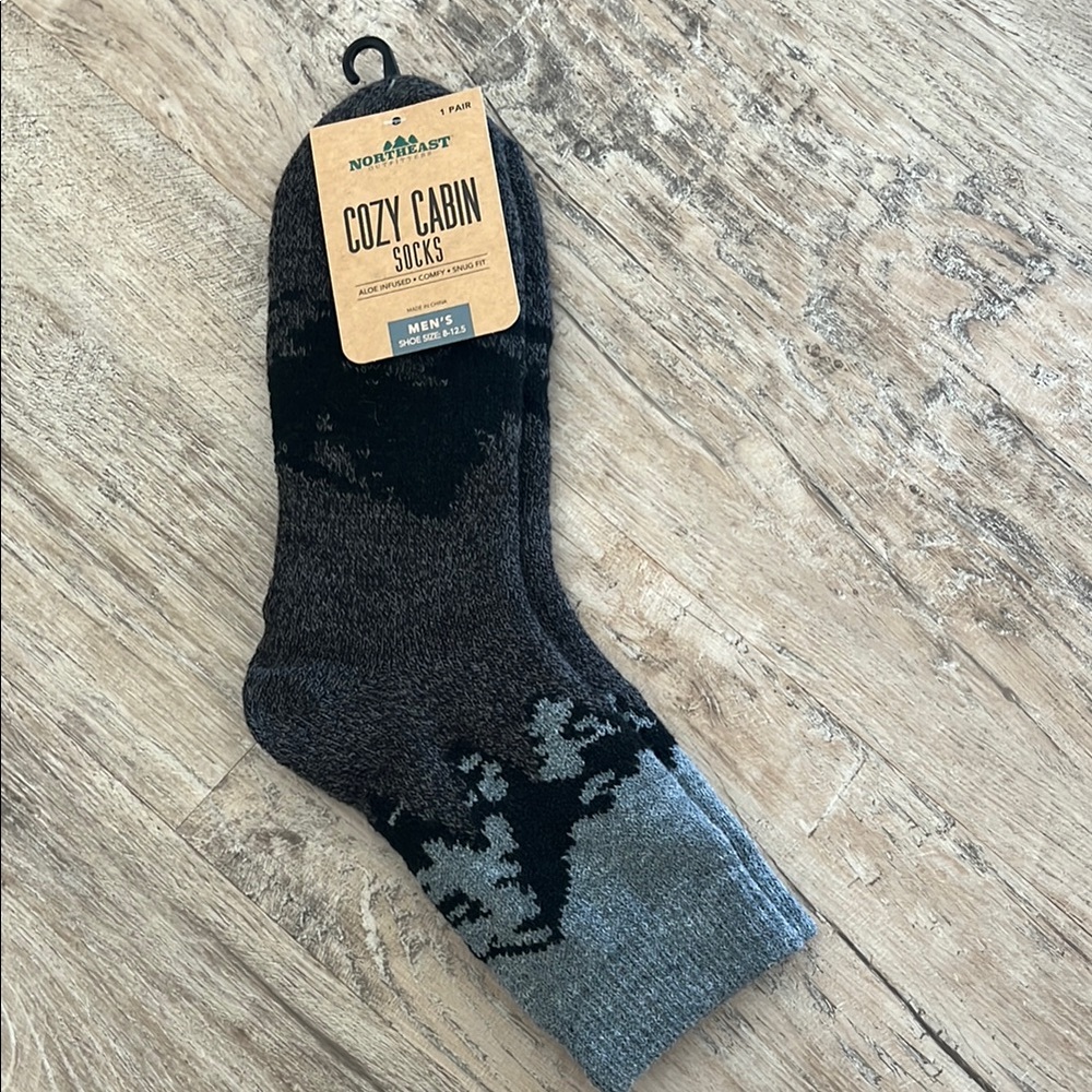 Men's Black and Gray Cozy Cabin Socks